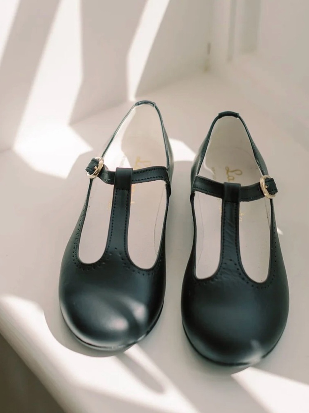 La Coqueta Classic Black Leather T-Bar Mary Jane Shoes - Size 22 (US 6 / UK 5)
